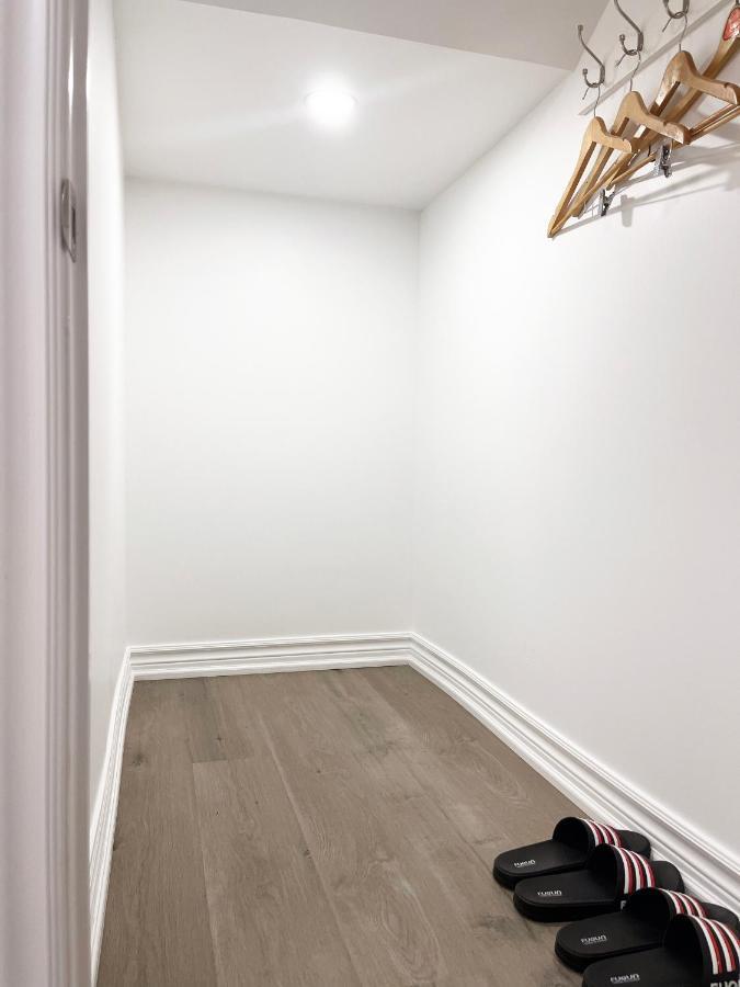 Simple & Tidy Private Rooms Toronto Exterior foto