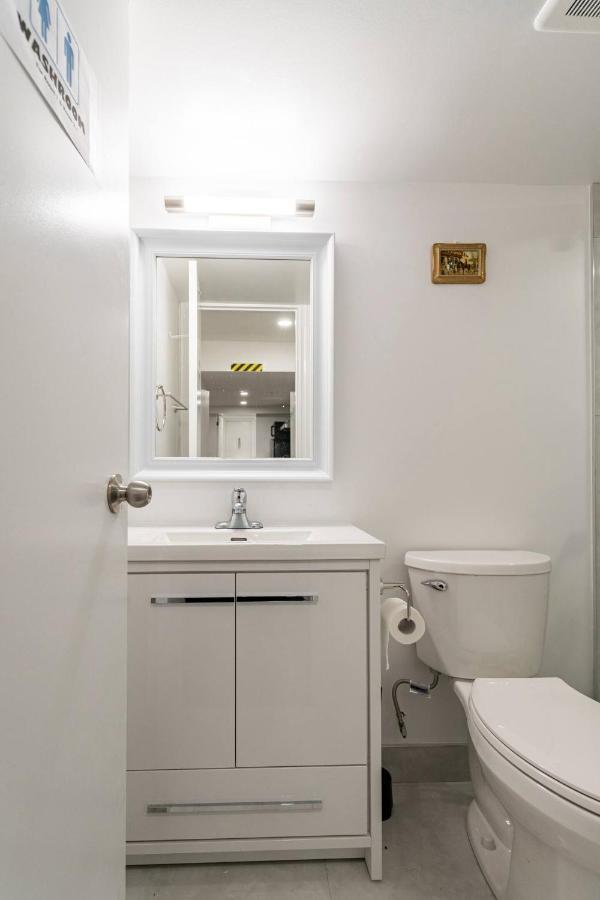 Simple & Tidy Private Rooms Toronto Exterior foto